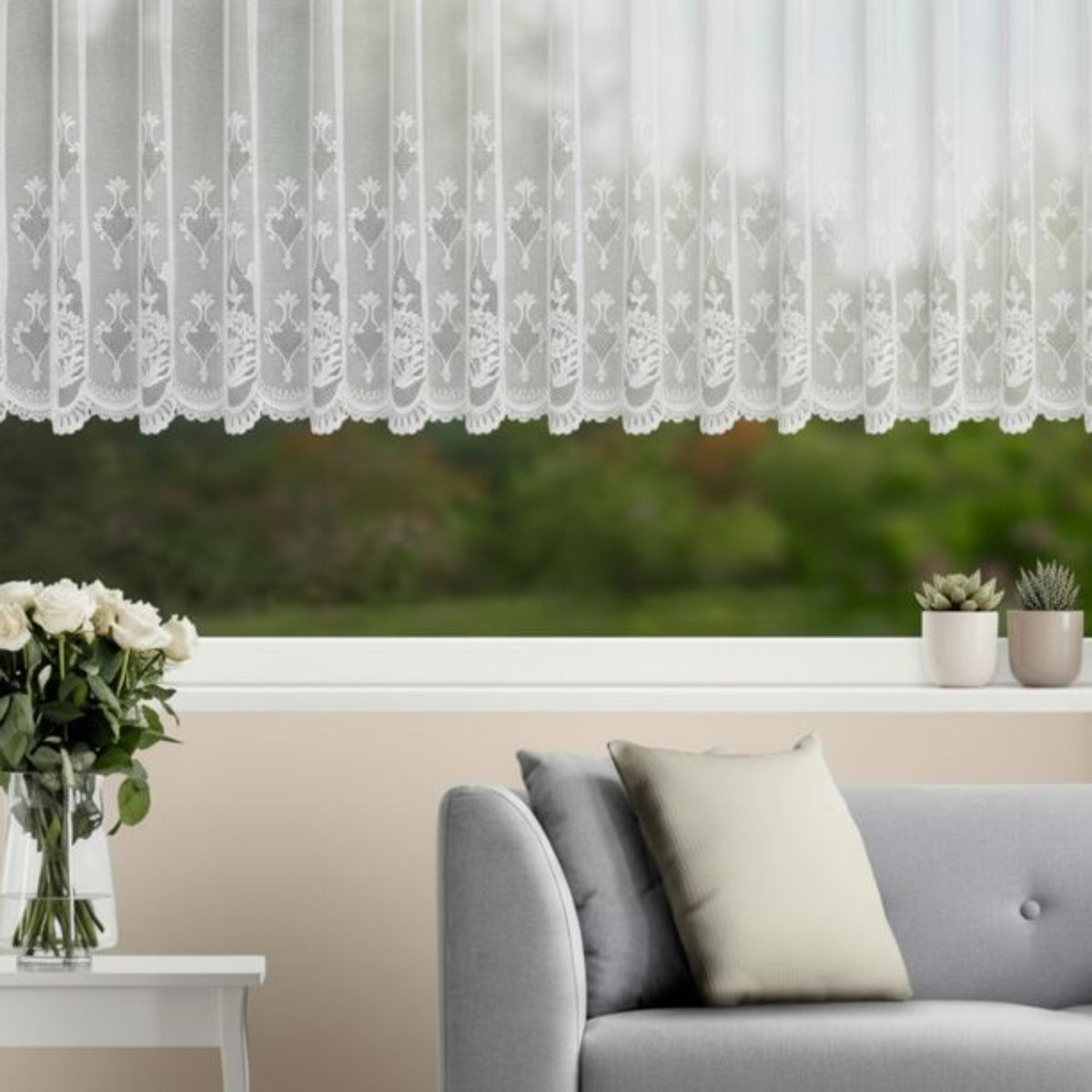 Fensterstore Jacquard weiß von Albani - elegante weiße Jacquard Gardine mit Faltenband für Wohnzimmer und Fensterdekoration