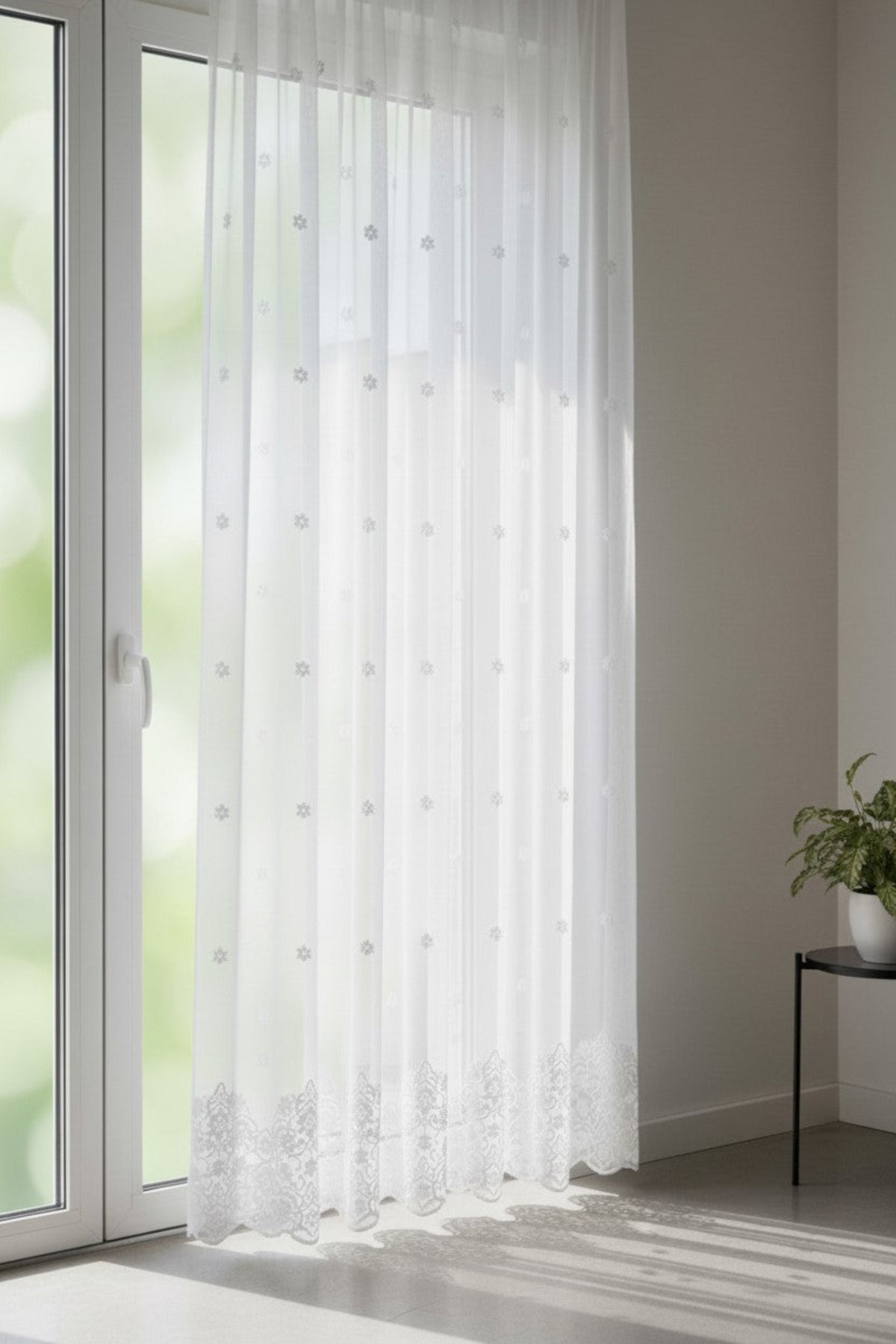 Fertigstore Floral von Albani - weiße Gardine mit Kräuselband