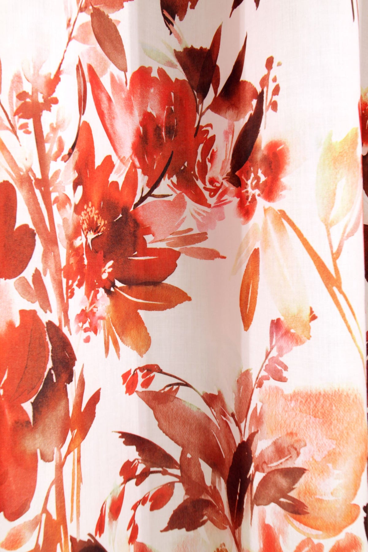 Detailbild Ösenvorhang Bettina rot von Albani - Dekoschal mit Blumenmuster