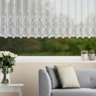 Fensterstore Jacquard weiß von Albani - elegante weiße Jacquard Gardine mit Faltenband für Wohnzimmer und Fensterdekoration