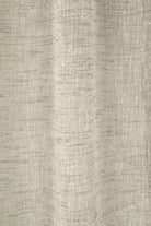 Nahaufnahme Fertigschal Maja beige von Albani - Vorhang mit verdeckten Schlaufen und Gardinenband